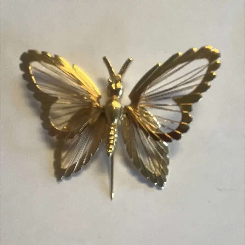 Gold‎ Tone Butterfly Brooch Pin Metal Animals & Insects Theme